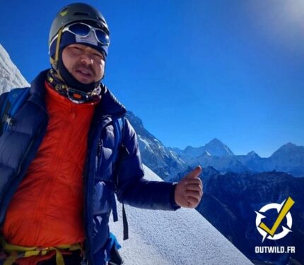 Ascension Du Lobuche Peak