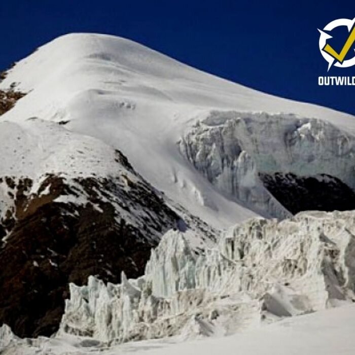 sommet peak saribung népal.