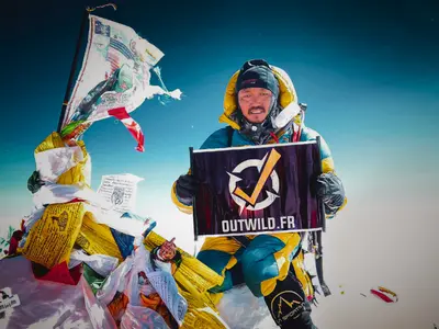 VOTRE BANNIERE AU SOMMET DE L'EVEREST