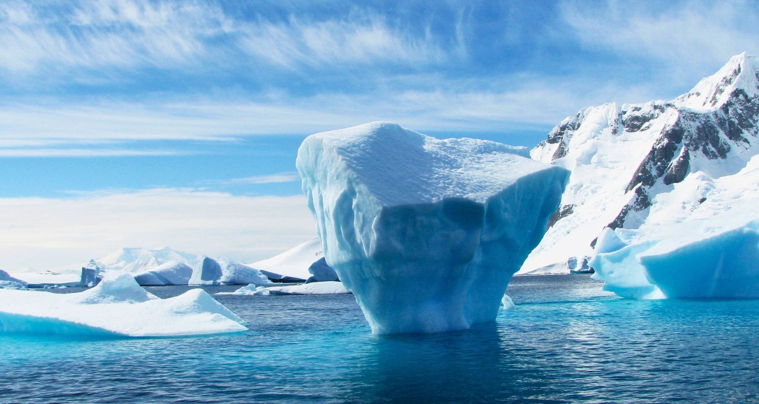 Tout savoir sur les icebergs : Pourquoi sont-ils bleus ?