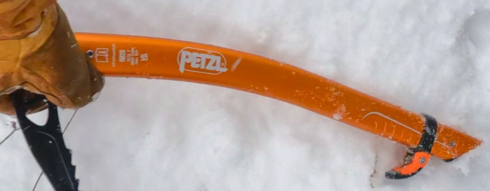 Test piolet Gully de Petzl