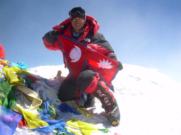 Tulsi Gurung sur le toit du monde : Everest Tulsi Gurung sur le toit du monde : Everest