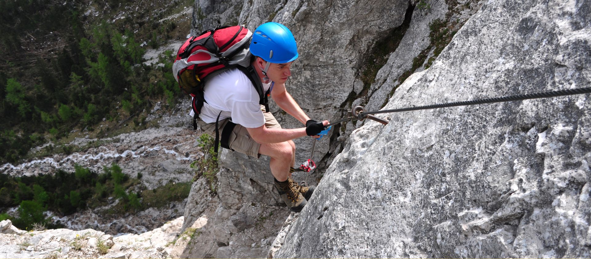 Équipement indispensable pour la via ferrata