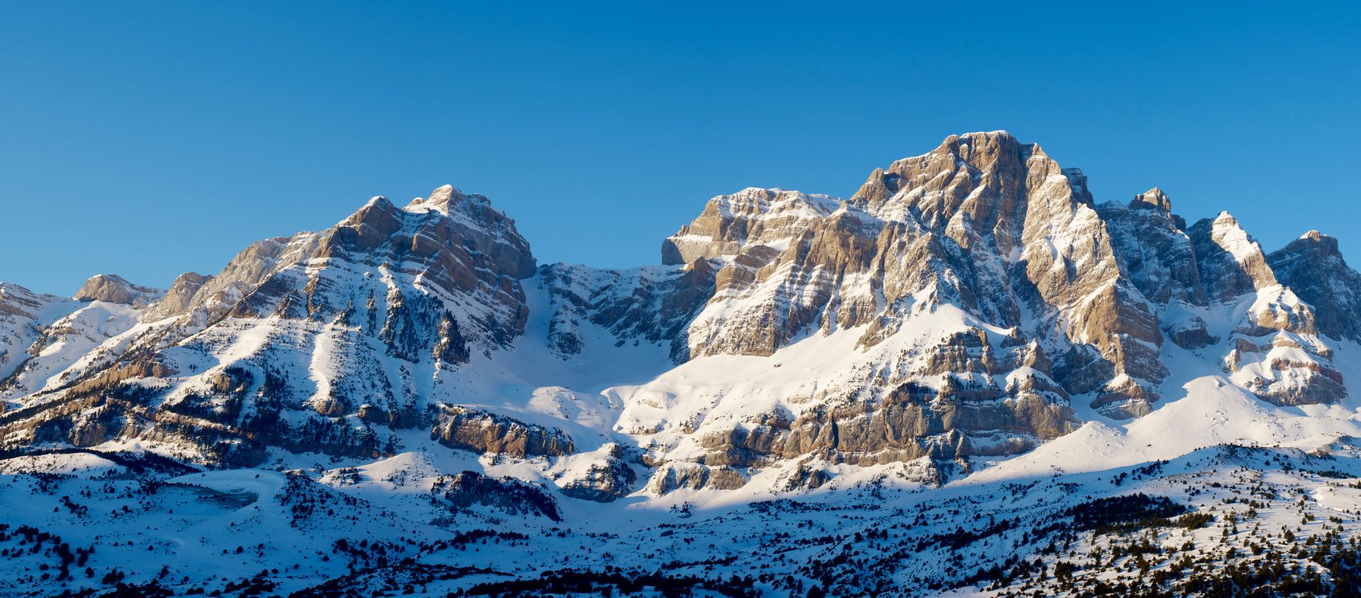 Les sommets incontournables pour débuter l'aventure hivernale 🏔️