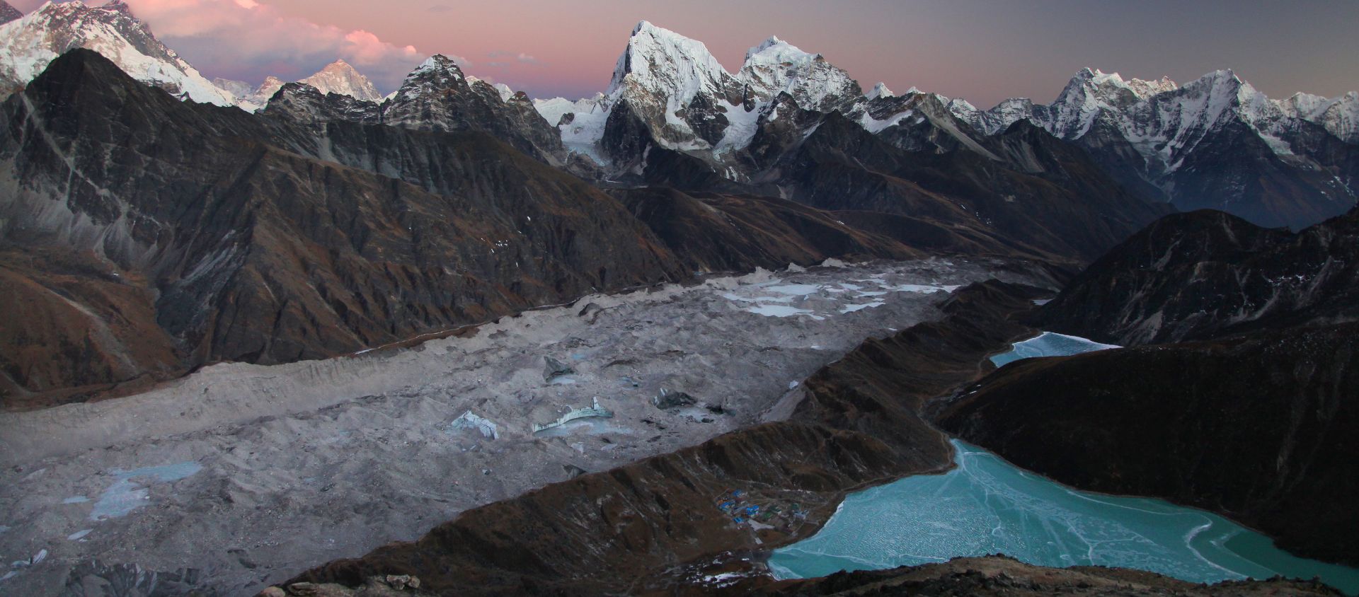 Gravir le Gokyo Ri dans la région du Khumbu au Népal