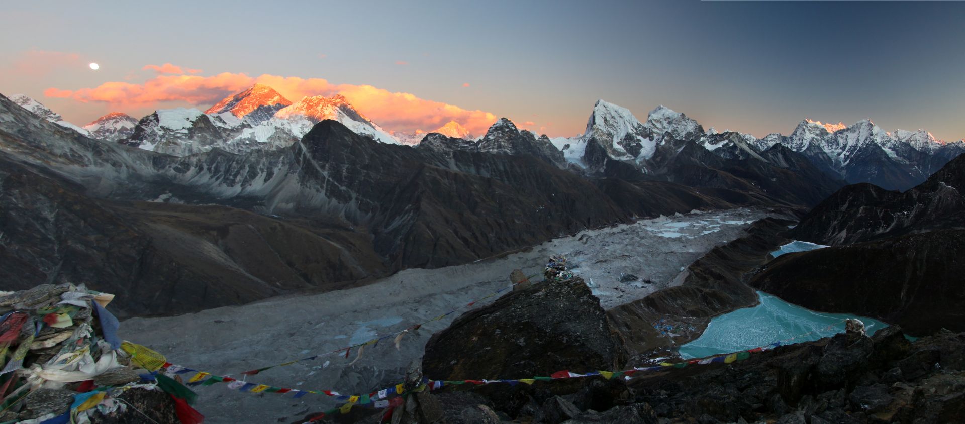 Gravir le Gokyo Ri dans la région du Khumbu au Népal