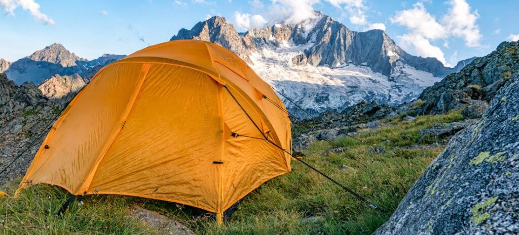 Les erreurs à éviter lors d’un bivouac dans les Alpes en France