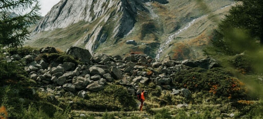 Trekking en haute montagne: Défis & Astuces