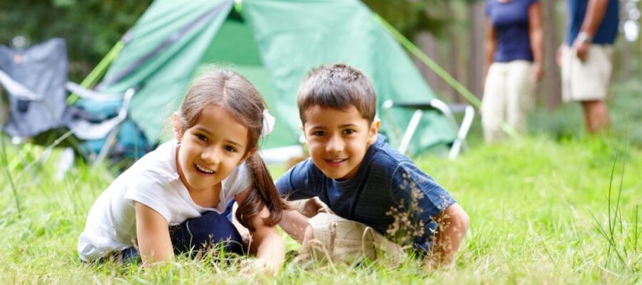 Camping avec enfants : astuces et bons plans pour des vacances réussies