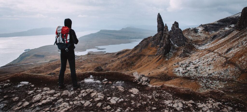 Guide pour réussir son aventure solo en montagne