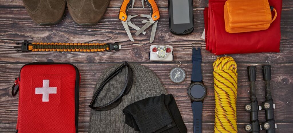 10 objets indispensables à emporter en montagne