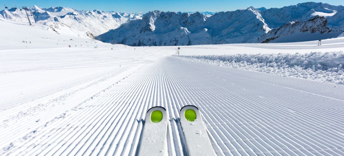 Comment choisir ses skis en fonction de son niveau et de son style de glisse