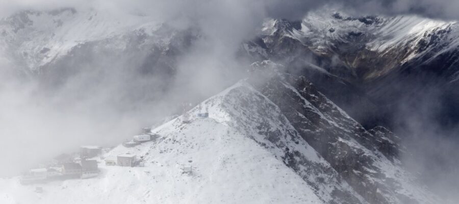 Conseils sécurité montagne 2026 : météo, matériel, réflexes