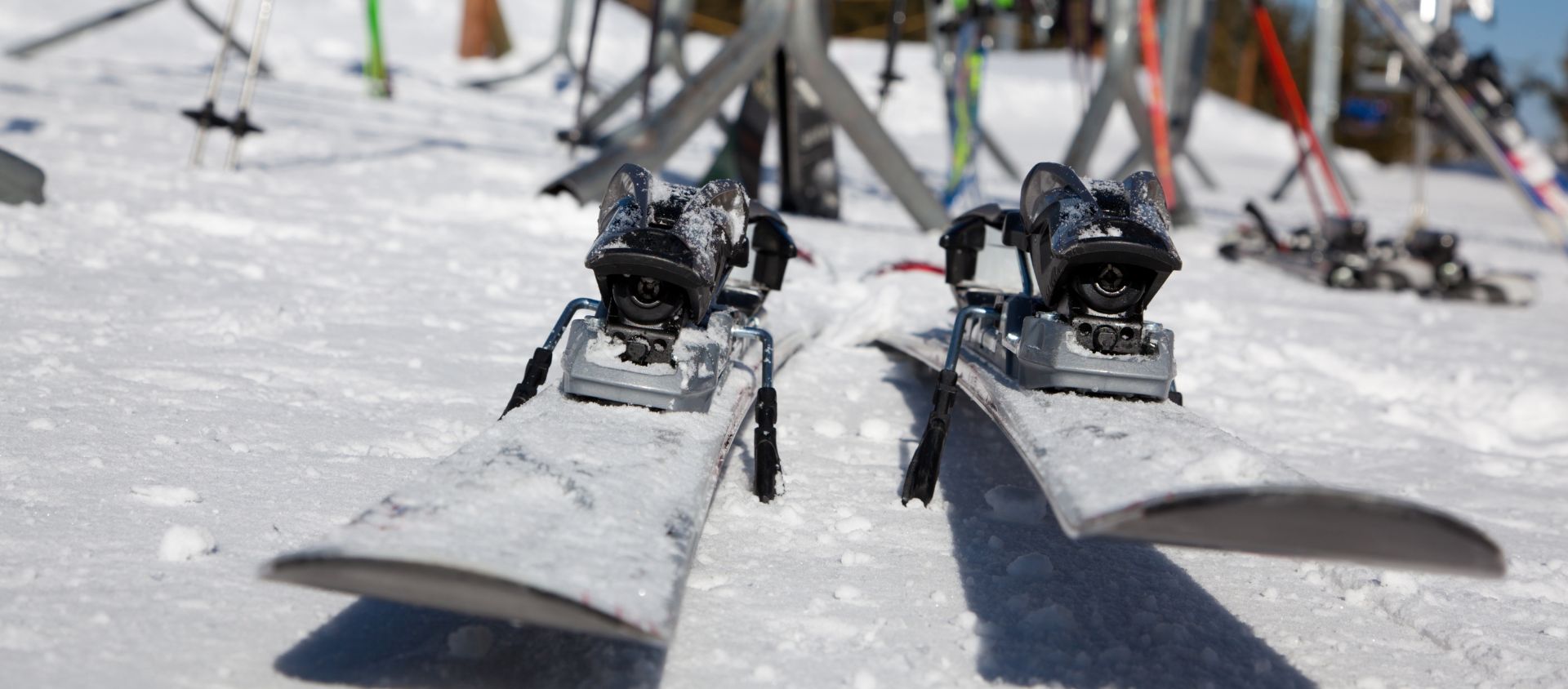 Les fixations et leur réglage crucial