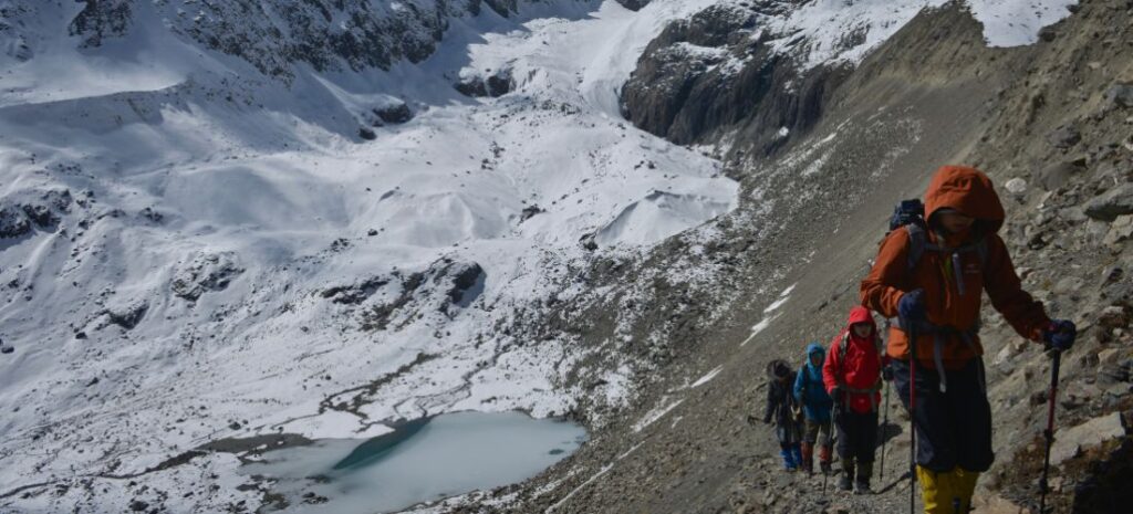 Quelle activité outdoor au Népal : alpinisme ou trekking ?