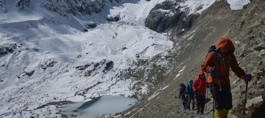 Quelle activité outdoor au Népal : alpinisme ou trekking ?