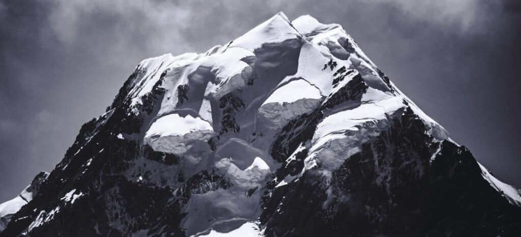 Alpinisme et survie : histoires vraies en haute montagne