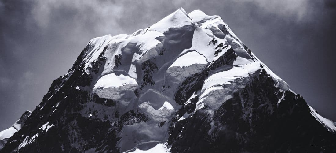 Alpinisme et survie : histoires vraies en haute montagne