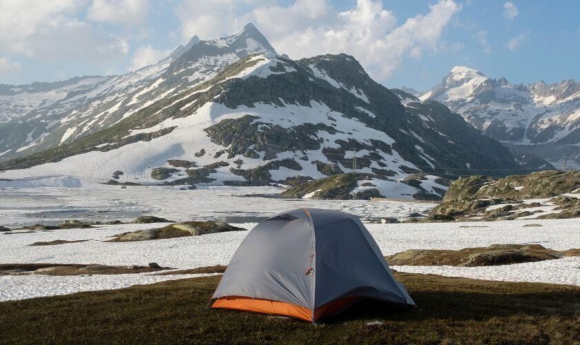 Bivouac sauvage vs camps organisés : quel choix faire ?