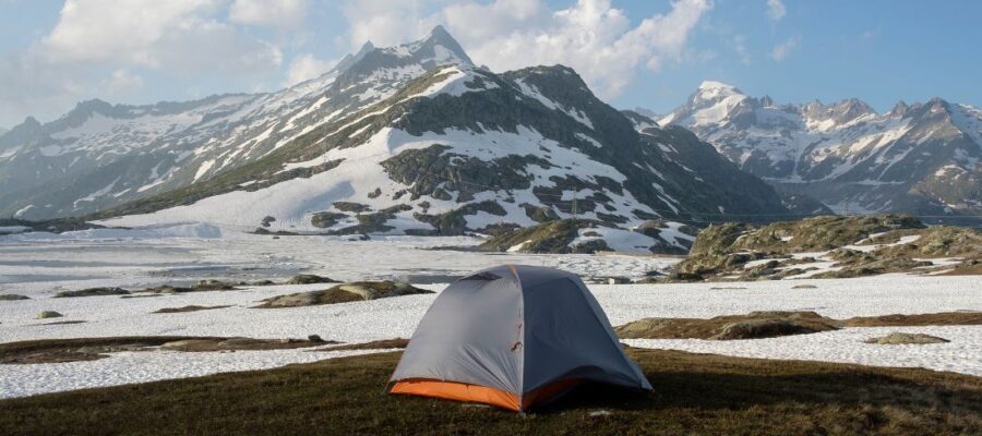 Bivouac sauvage vs camps organisés : quel choix faire ?