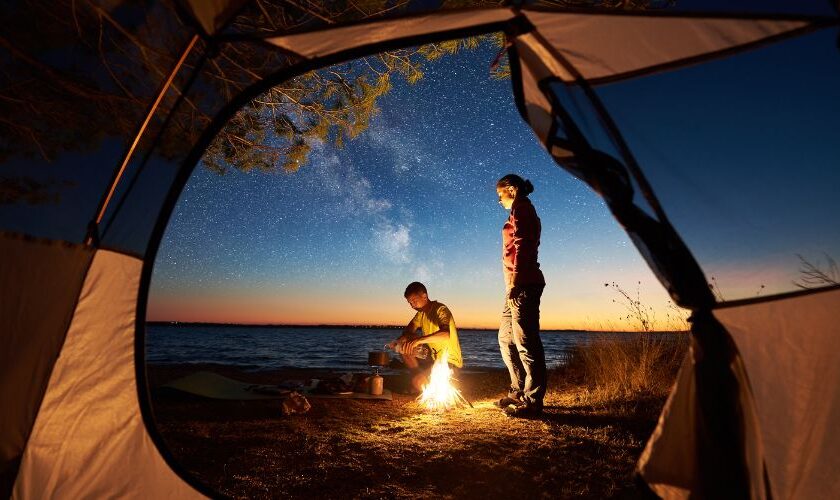 Comment camper sans laisser de trace : guide du campeur responsable