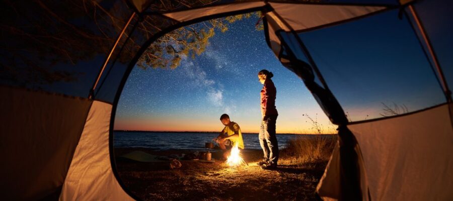 Comment camper sans laisser de trace : guide du campeur responsable