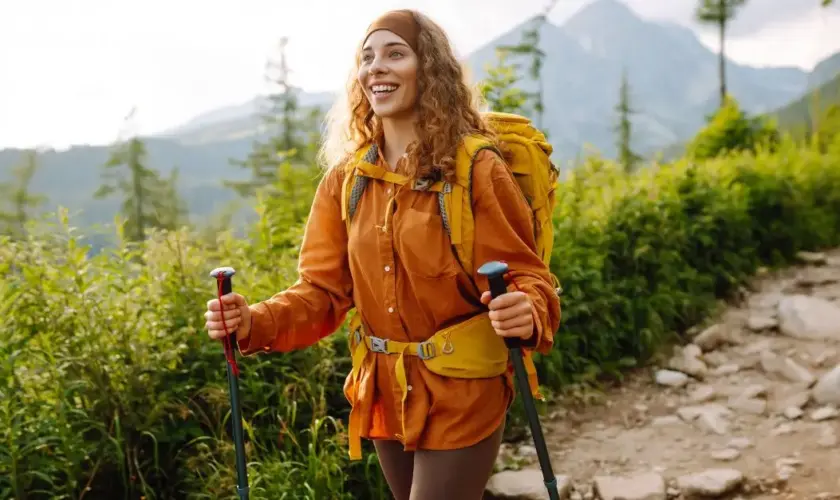 Choisir ses bâtons de randonnée : avantages, types et conseils selon terrain