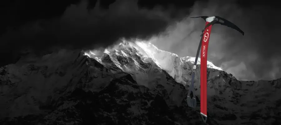 Comment choisir son piolet pour les sommets du Népal ?