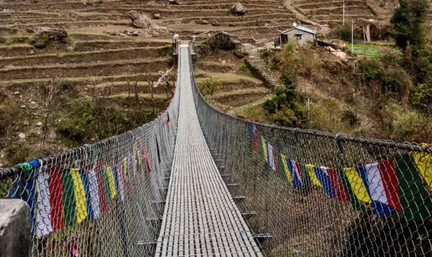 Les ponts suspendus les plus hauts du Népal : Frissons garantis