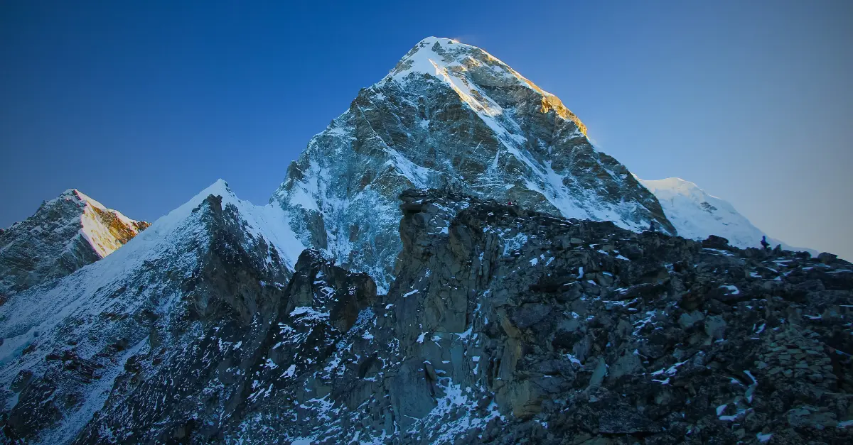 Guide de l'ascension du Pumori : La "fille de l'Everest"