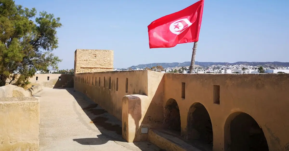 Muraille avec drapeau tunisien Muraille avec drapeau tunisien