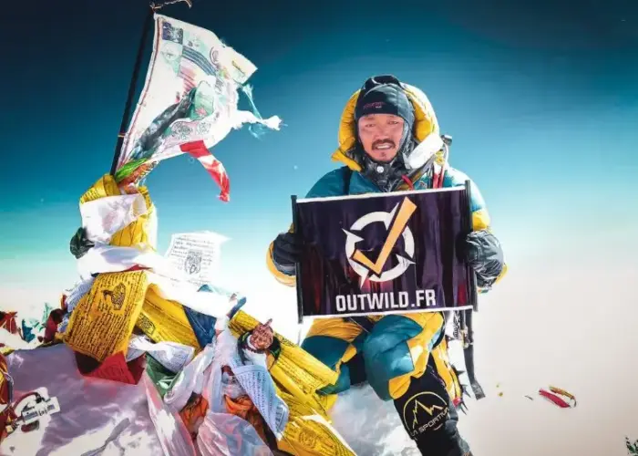 Homme au sommet de l'Everest. everest-nepal-voyage-expeditions-alpinisme