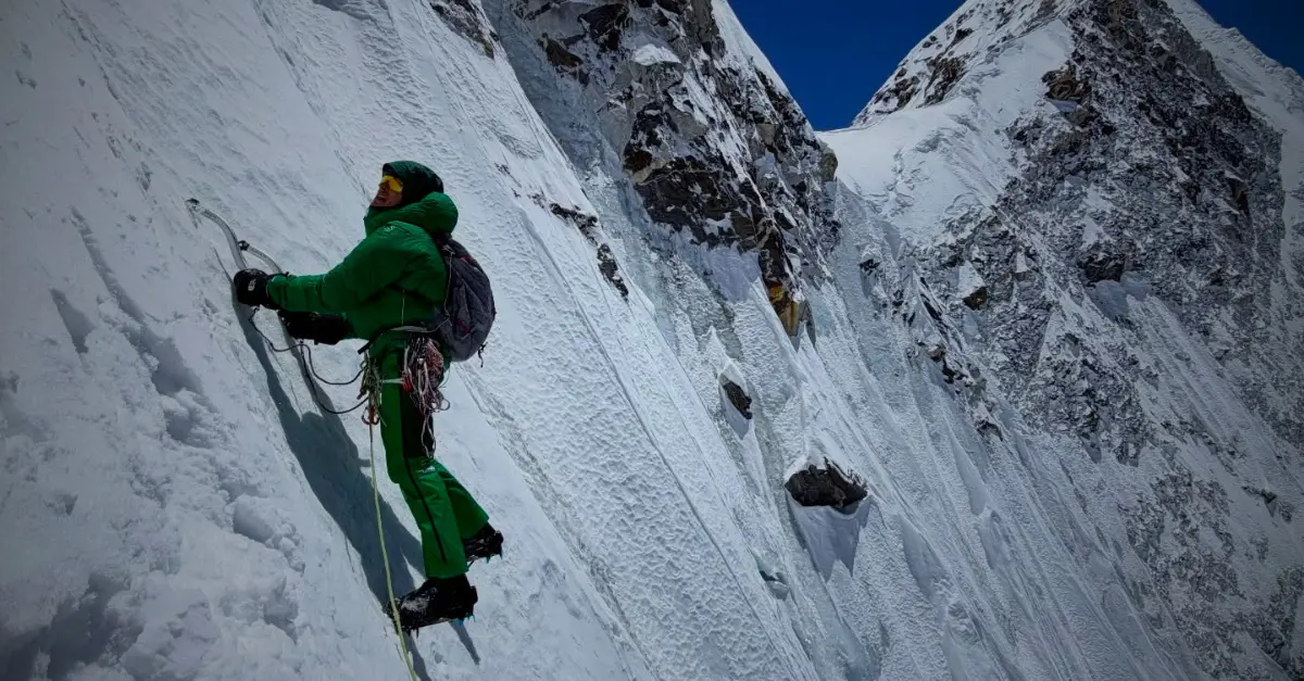 Colin Haley et David Göttler ouvrent une voie de style alpin sur le Langshisa Ri