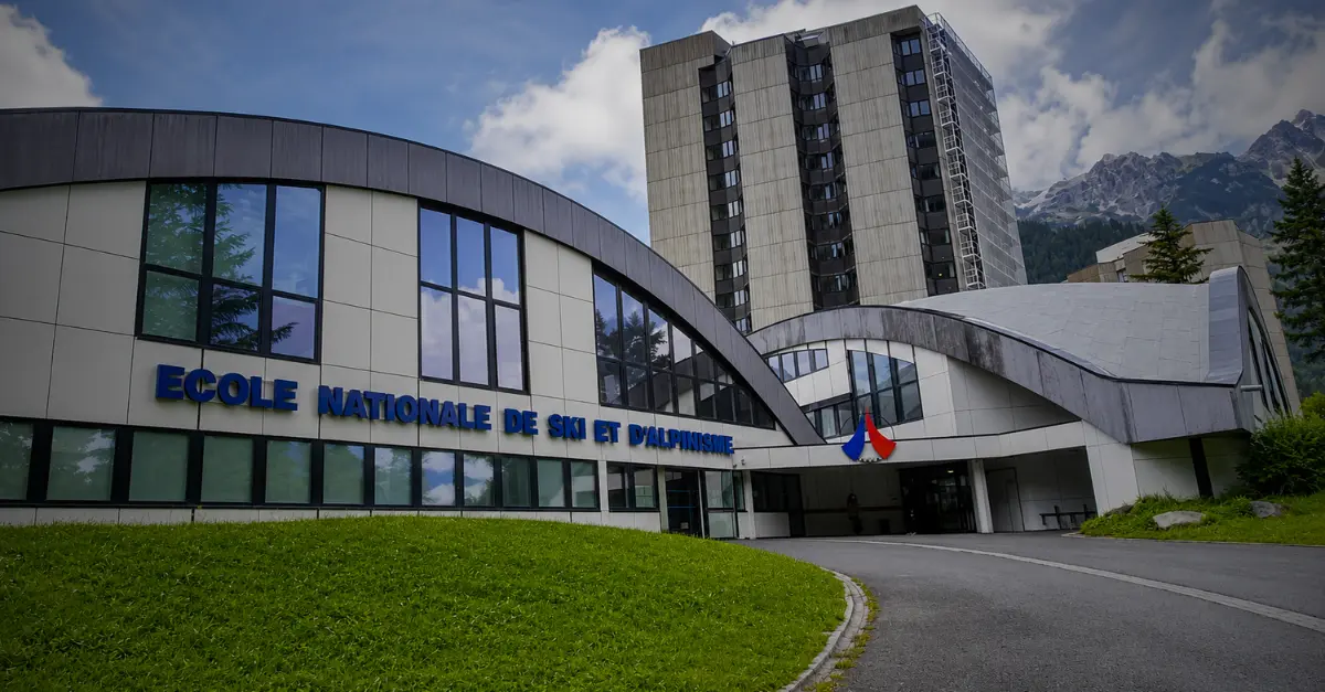 Formations en montagne : devenir guide certifié en 2026