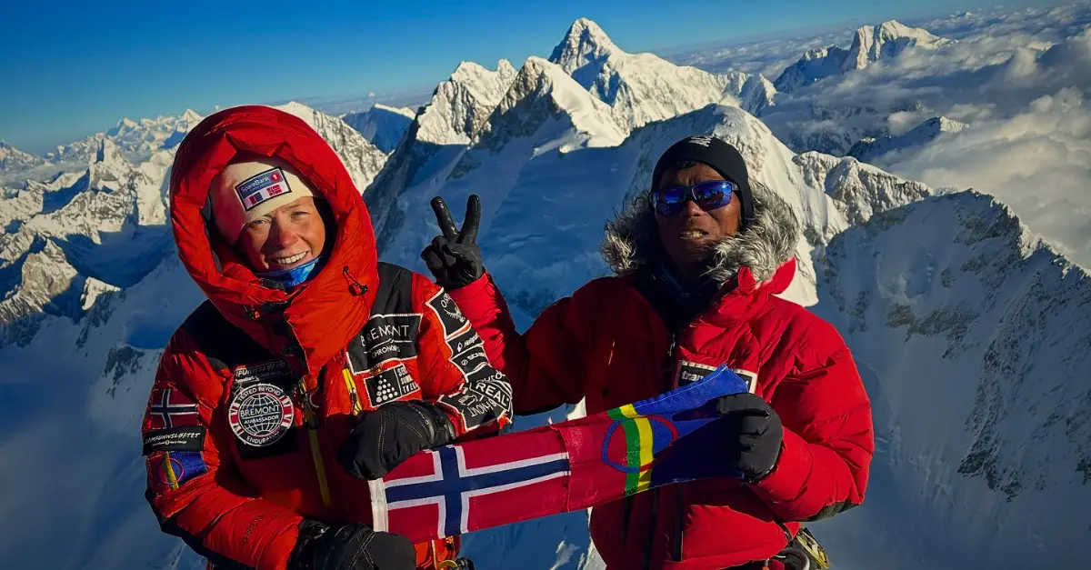 Kristin Harila au sommet de l'Everest sans oxygène
