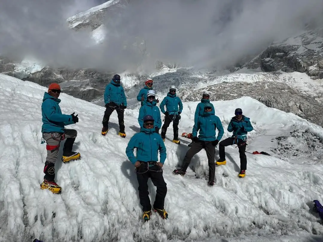 Médecins des cascades de glace sur le mont Everest