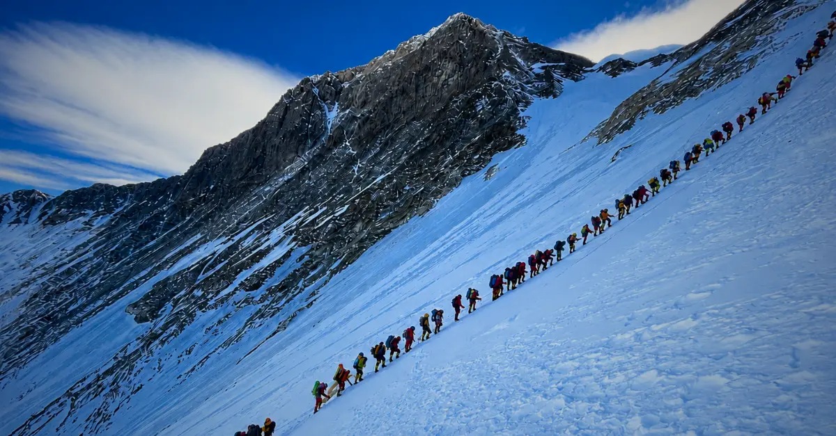 Record de permis Everest 2026 : quand le toit du monde frôle la saturation