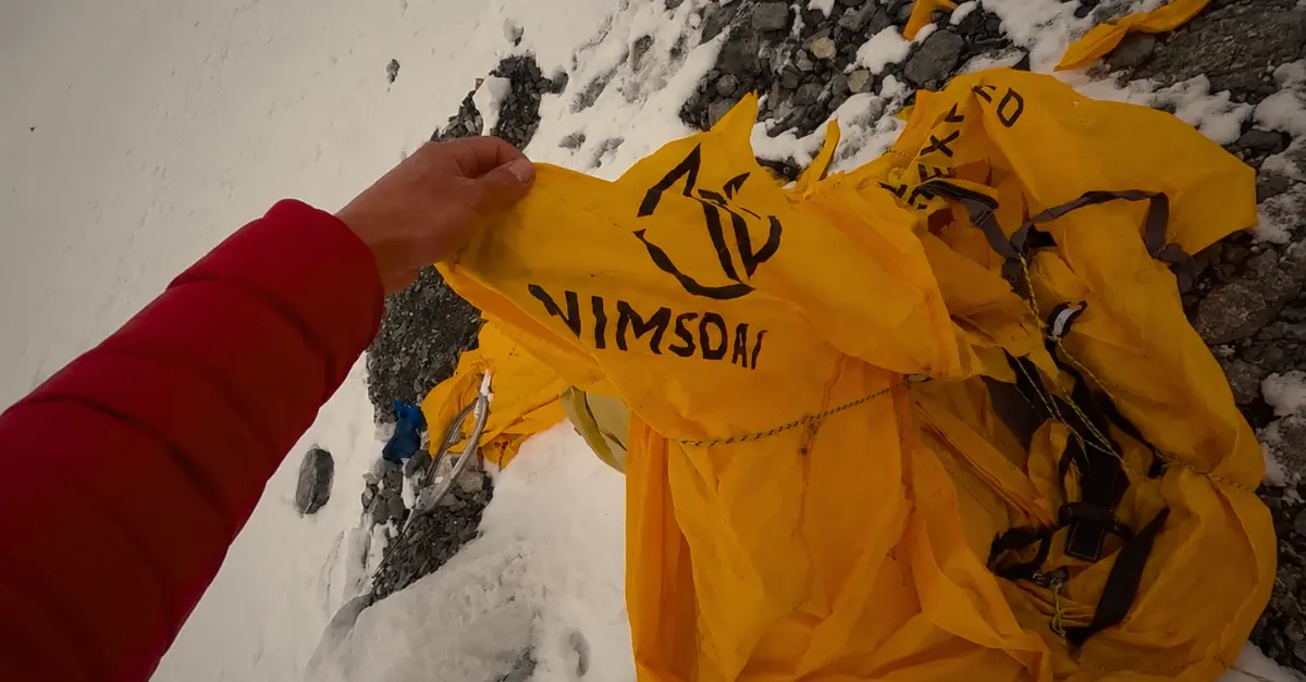 déchets Everest tente Nimsdai abandonnée vidéo Justin Sackett