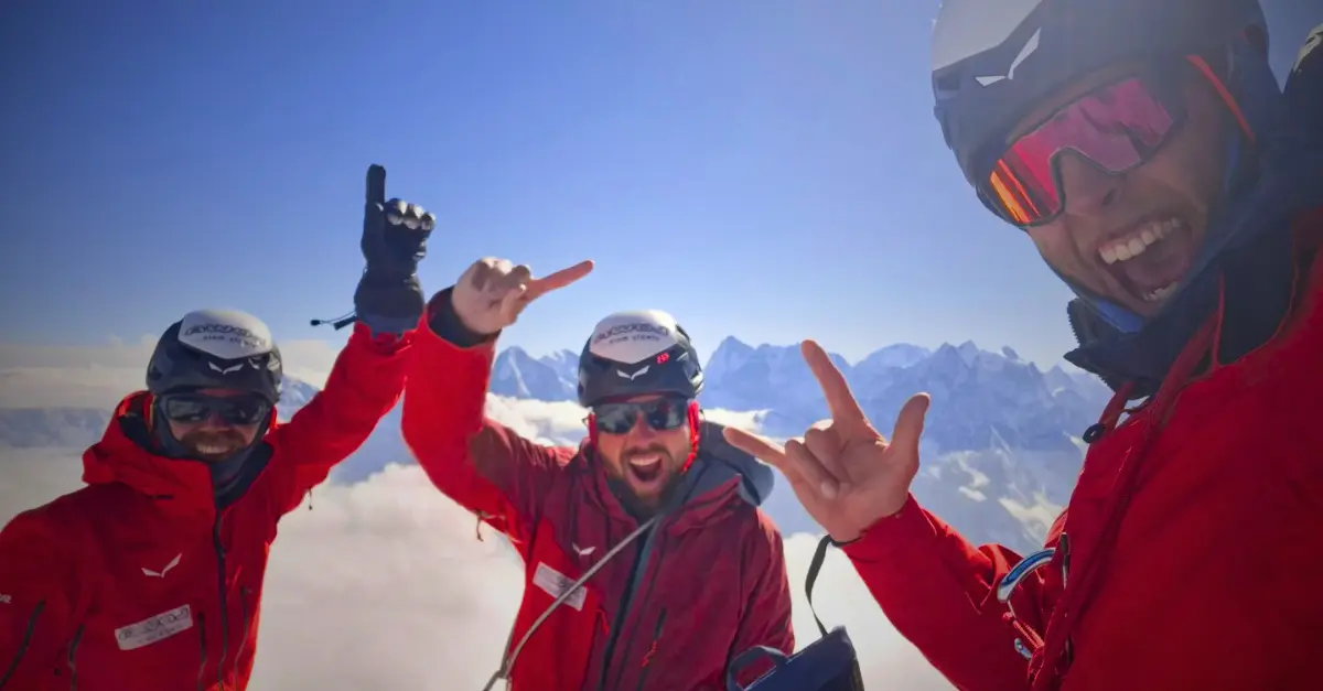 La première ascension de la face nord du Kongde Ri Sar : "The Edge of Patience"