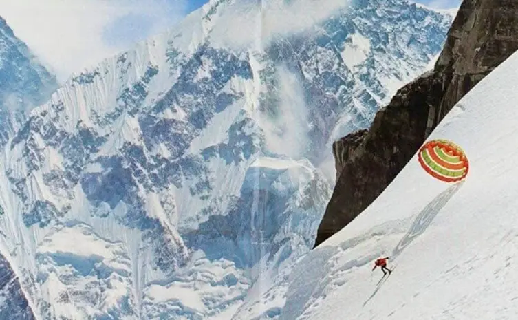 Yuichiro Miura descendant l'Everest à skis en 1970. Photo : Archives de l'expédition