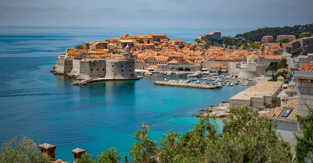 Bivouac en Croatie : la vérité sur la loi et 5 alternatives légales