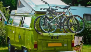 Bivouac en van ou en camping-car : où dormir légalement en France ?
