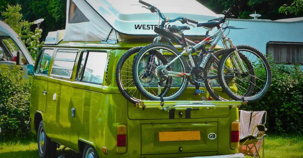 Bivouac en van ou en camping-car : où dormir légalement en France ?