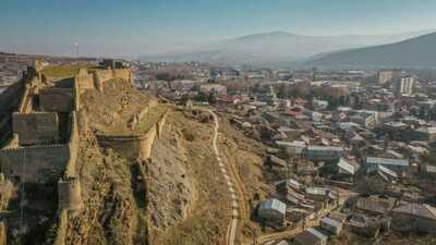 falaise Géorgie – voyage à Racha depuis Tbilissi  Batumi